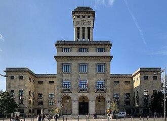 Photo de la fa&ccedil;ade de la Mairie de Montreuil