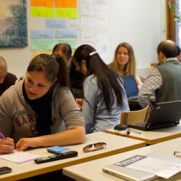 Photo d'une salle de cours et d'apprenants