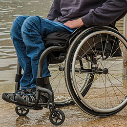 Photo d'une personne en fauteuil roulant